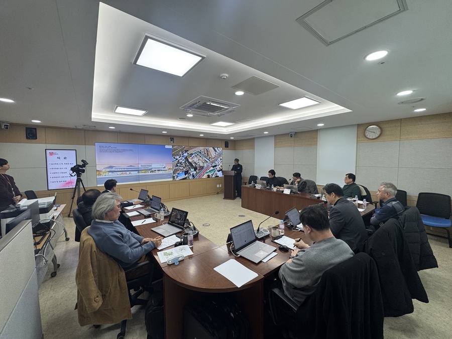 ▲ 경북교육청(교육감 임종식)은 경산시에 위치한 (가칭)하양초등학교 화성분교장 학교 복합시설 건립 사업과 관련해 설계공모 심사위원회를 개최하고, ㈜건축사사무소 티오피 유진현 대표의 작품을 최종 당선작으로 선정했다.ⓒ경북교육청