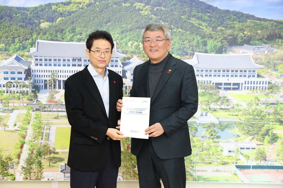 ▲ 예천군은 1월 30일 김학동 예천군수가 경상북도를 방문해 이철우 경북도지사와 면담을 갖고, 대구·경북 행정통합과 관련한 주요 현안과 함께 제도·재정·산업 전반에 대한 건의사항을 전달했다.ⓒ예천군