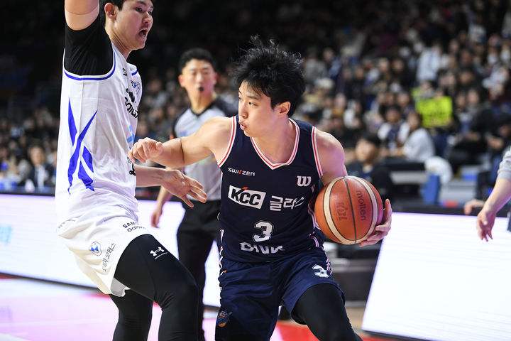 ▲ 허웅-허훈 형제가 폭발한 KCC가 연패에서 벗어났다.ⓒKBL 제공