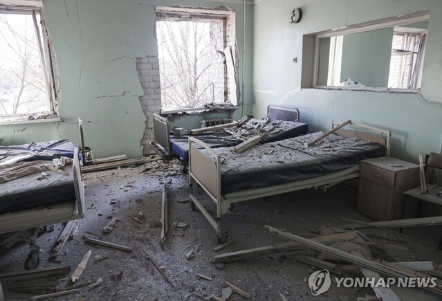 ▲ 러시아의 드론 공격을 받은 우크라이나의 산부인과 병원. 출처=EPAⓒ연합뉴스