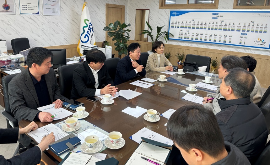 ▲ 가평군은 수질보전정책협의회와 간담회를 갖고 규제 개선을 위해 공동노력 하기로 했다 ⓒ가평군 제공