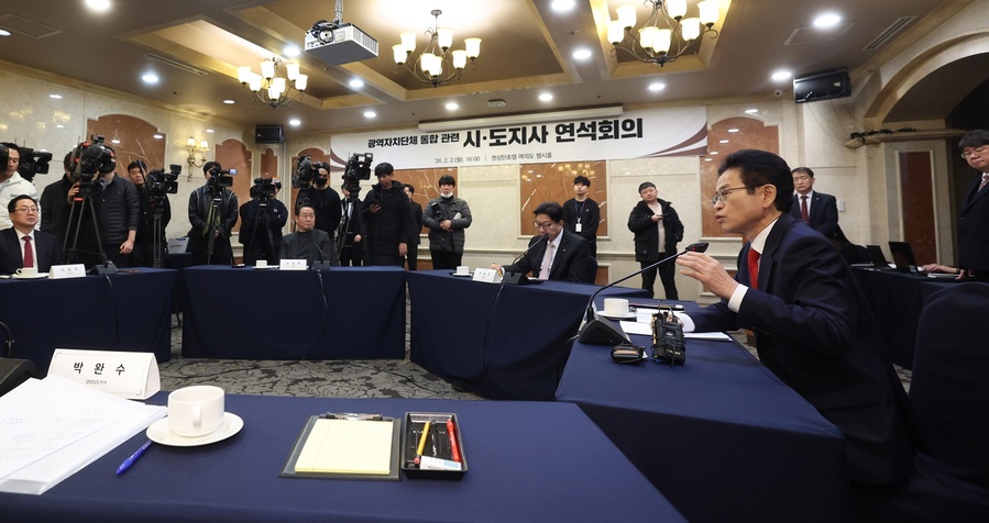 ▲ 이철우 지사는 2일 국회에서 열린 연석회의에 참석해 각 자치단체장과 통합 추진 상황을 공유하고 공통된 방향과 전략을 긴밀히 협의했다.ⓒ경북도