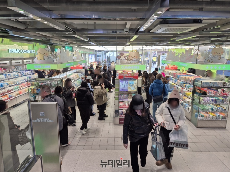 ▲ 명동 거리에 위치한 올리브영 내부ⓒ조현우 기자