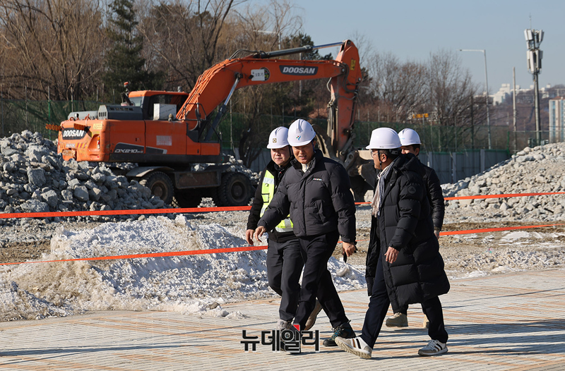 [포토] 성수동 삼표레미콘 부지 현장점검하는 오세훈 서울시장