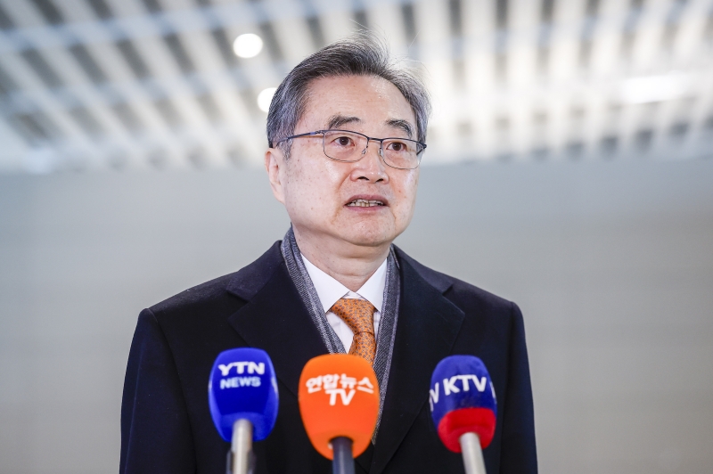 ▲ 조현 외교부 장관이 마코 루비오 국무장관 겸 국가안보보좌관과 한미 외교장관회담을 갖고자 3일 인천국제공항을 통해 출국에 앞서 취재진 질문에 답하고 있다. ⓒ뉴시스