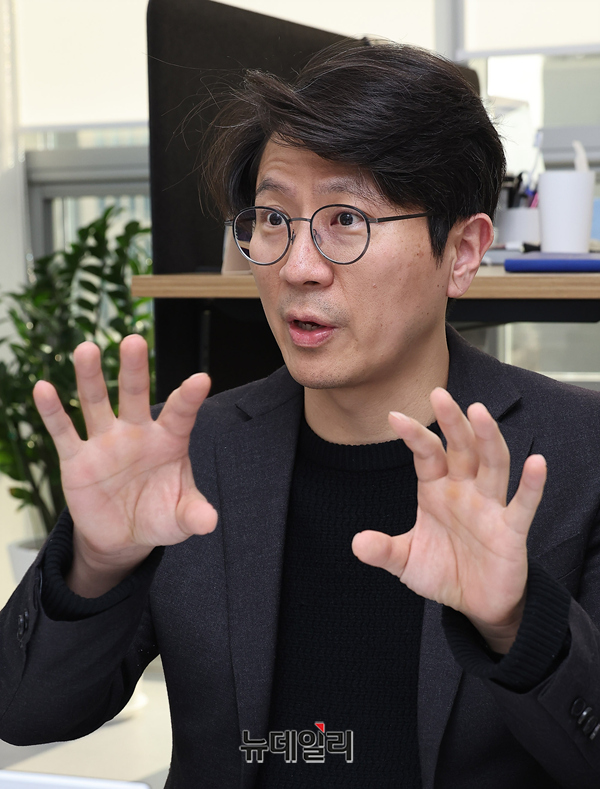 ▲ 조민근 비엑스플랜트 대표가 3일 뉴데일리와의 인터뷰에서 말하고 있다. ⓒ정상윤 기자