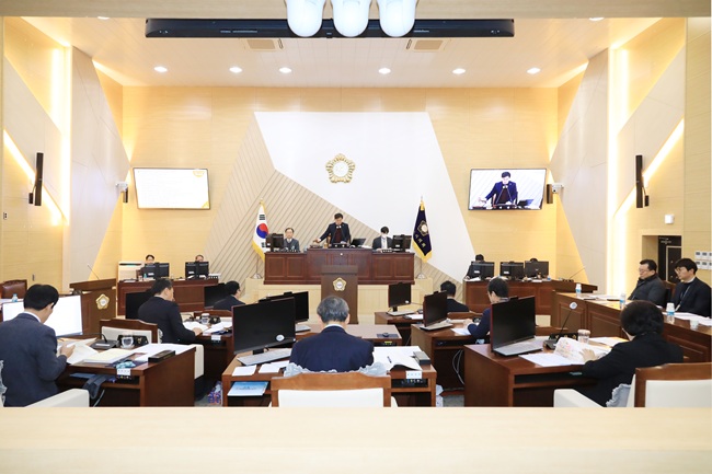 ▲ 삼척시의회가 3일 제269회 삼척시의회 임시회 제8차 본회의를 개의했다. ⓒ삼척시의회