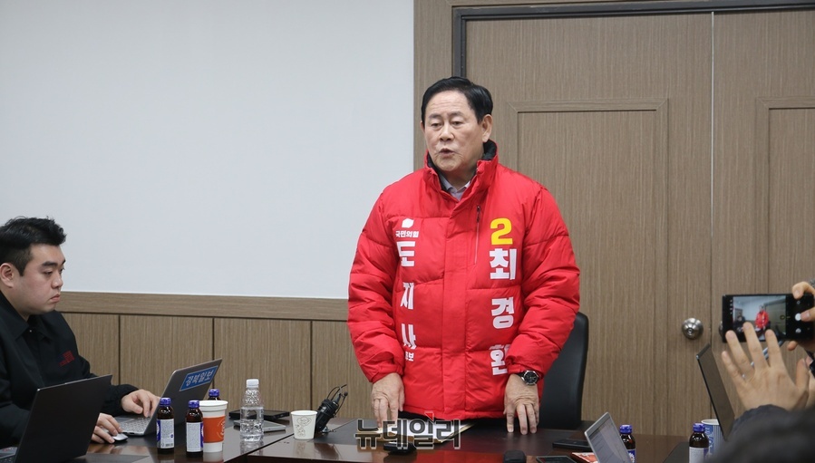 ▲ 대구경북(TK) 신공항 건설 방식에 대해 최 전 부총리는 “기부 대 양여 방식은 불가능하다”고 못 박으며 “급한 마음에 ‘기부 대 양여’ 방식으로 시작했지만, 첫 단추를 잘못 끼운 것”이라고 지적했다.ⓒ뉴데일리