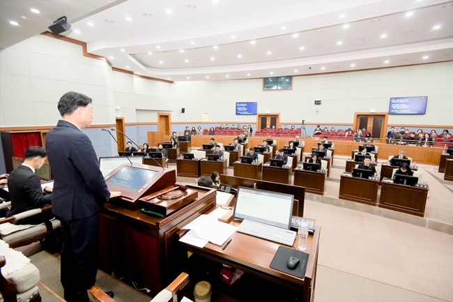 ▲ 강릉시의회가 3일 제327회 강릉시의회(임시회) 제2차 본회의를 끝으로 9일간의 임시회 일정을 모두 마쳤다. ⓒ강릉시의회