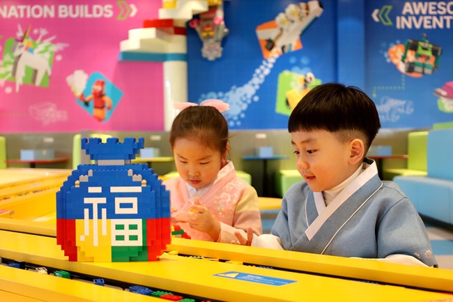 ▲ 레고랜드 코리아 리조트가 설 연휴를 맞아 오는 15일부터 18일까지 온 가족이 함께 즐길 수 있는 특별 체험형 이벤트를 선보인다. ⓒ레고랜드