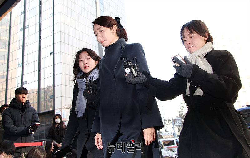 ▲ '1억 공천헌금'의혹을 받는 강선우 무소속 의원이 지난 3일 오전 마포구 서울경찰청 광역수사단 공공범죄수사대에 조사를 받기 위해 출석하고 있다. ⓒ서성진 기자