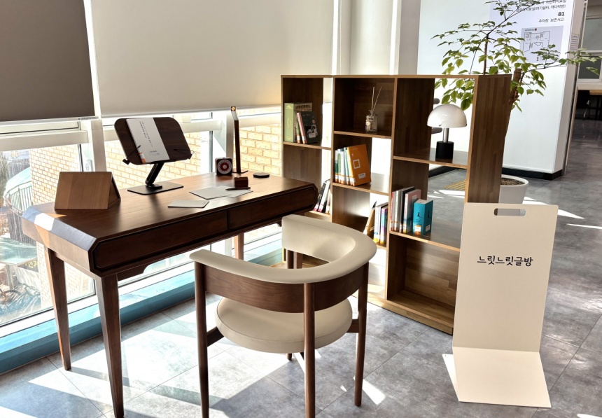 ▲ 시흥시 소래빛도서관에 마련된 필사 공간 느릿느릿글방 ⓒ시흥시 제공
