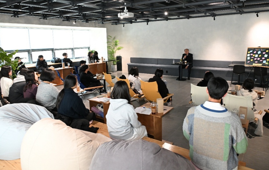 ▲ 동두천시는‘2026년 동계 제1기 청년 행정체험’참여 청년들과 활동 공유회를 열고, 4주간의 행정체험 일정을 성공적으로 마무리했다 ⓒ동두천시 제공