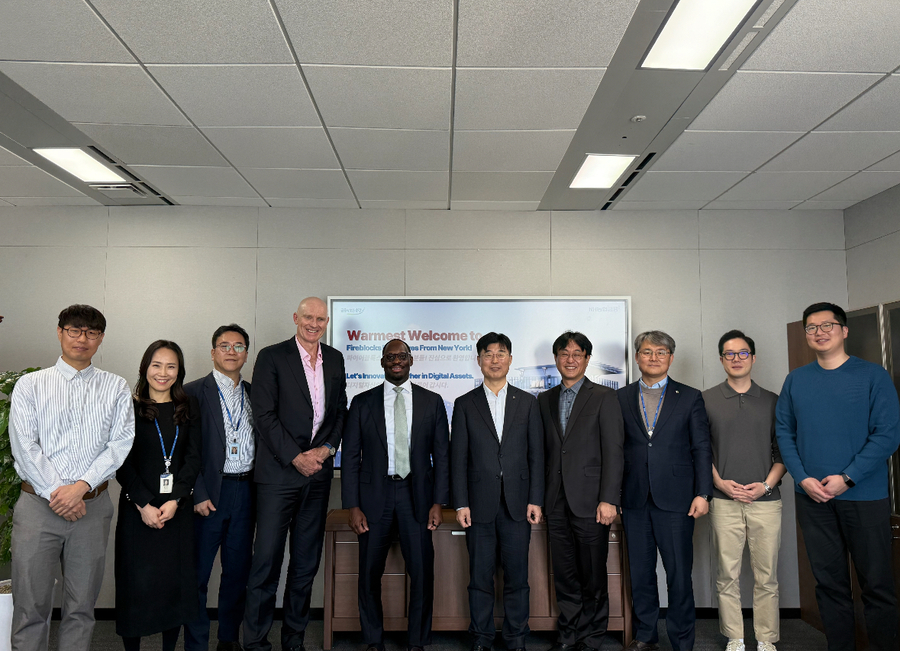 ▲ 2일 NH농협은행 본사에서 AI데이터부문 임직원과 Fireblocks 임직원들이 전략 미팅을 진행하고 기념촬영을 하고 있다. ⓒNH농협은행