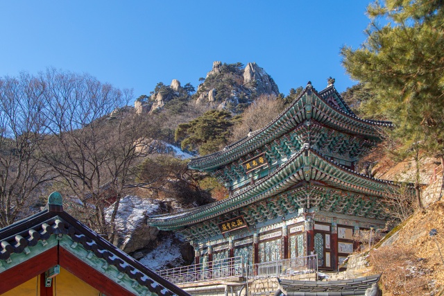 ▲ 설산 속에 안긴 ‘의정부 망월사’ ⓒ경기관광공사 제공