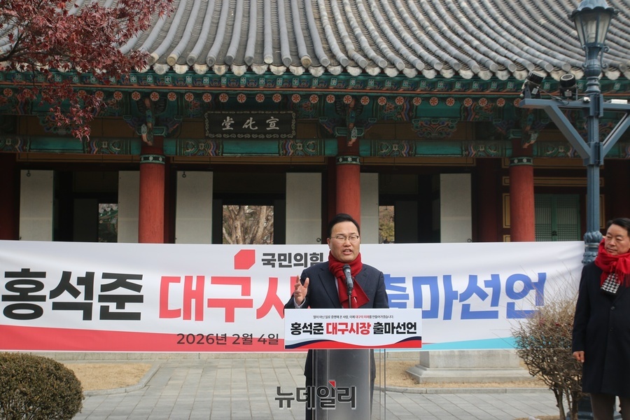 ▲ 홍석준 전 의원은 대구 경제 회생을 위한 핵심 공약으로 △제2차 국가산단 내 데이터센터·시스템반도체·로봇 분야 대기업 유치 △중소기업 AI(인공지능) 전환 지원 △10조 원 규모 소상공인 지원 민관펀드 조성 △아파트 미분양 조기 해소 등을 제시했다.ⓒ뉴데일리