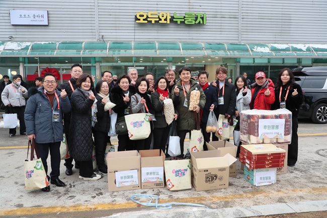 ▲ 강원특별자치도는 장보기 행사로 마련한 전통시장 물품을 사회복지시설에 기부해 지역 상권 활성화와 나눔을 함께 실천할 계획이다. ⓒ강원특별자치도