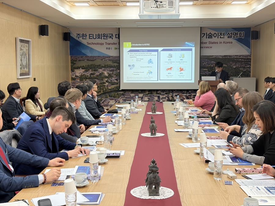 ▲ (재)경북테크노파크(원장 하인성, 이하 경북TP)는 기술보증기금, 포스텍, 대구대학교 창업지원단과 공동으로 2월 4일부터 5일까지 경주와 포항 일원에서 ‘주한 EU 회원국 대사관 과학·디지털 참사관 초청 기술이전 설명회’를 개최한다.ⓒ경북테크노파크