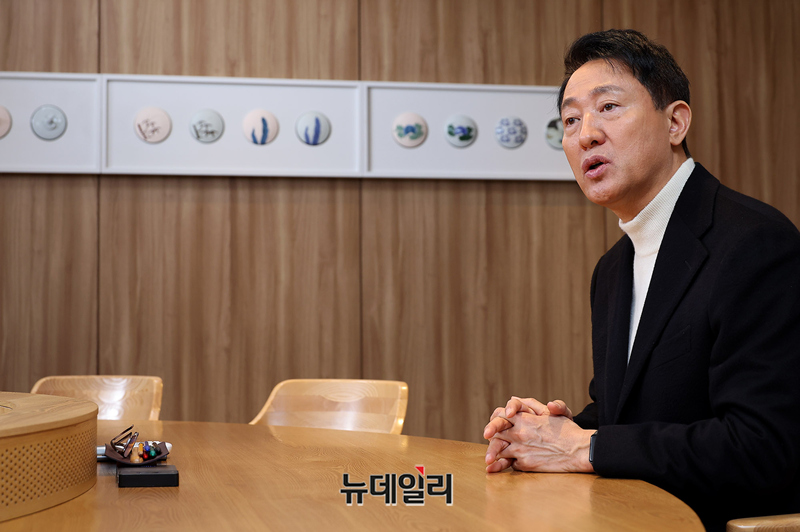 ▲ 지난달 9일 오세훈 서울시장이 뉴데일리와의 인터뷰 중 정부 부동산 정책의 문제점을 설명하고 있다. ⓒ정상윤 기자