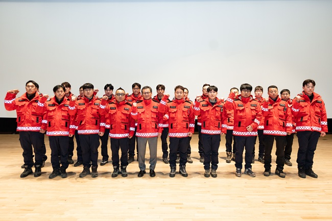 ▲ 산림재난대응단의 산불예방 결의문 낭독을 통해 전 직원이 함께 산불예방에 총력을 다할 것을 다짐했다. ⓒ강릉시