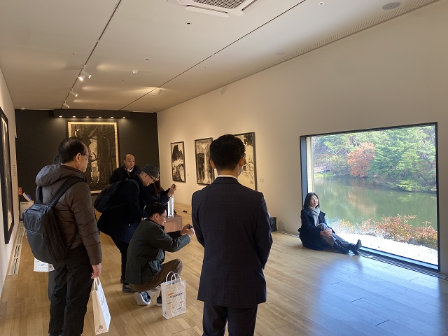 ▲ 솔거미술관을 찾은 일본 관광객들의 모습.ⓒ경북관광공사