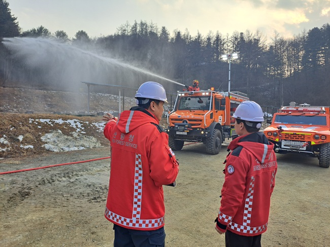 ▲ 고성능 산불진화차량 점검 모습. ⓒ북부지방산림청