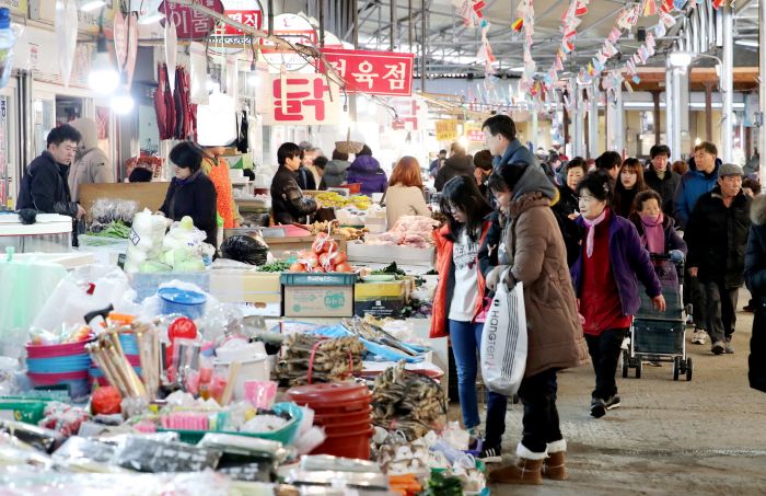 ▲ 서부시장 온누리상품권 환급행사 모습.ⓒ태안군