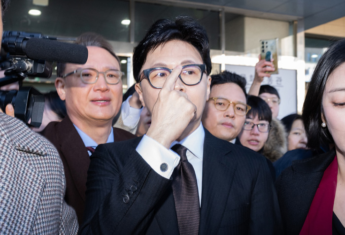 ▲ 한동훈 전 국민의힘 대표가 지난달 29일 서울 여의도 국회 소통관에서 국민의힘 지도부의 제명 결정에 관한 입장 발표를 마치고 밖으로 나서는 모습. ⓒ뉴시스