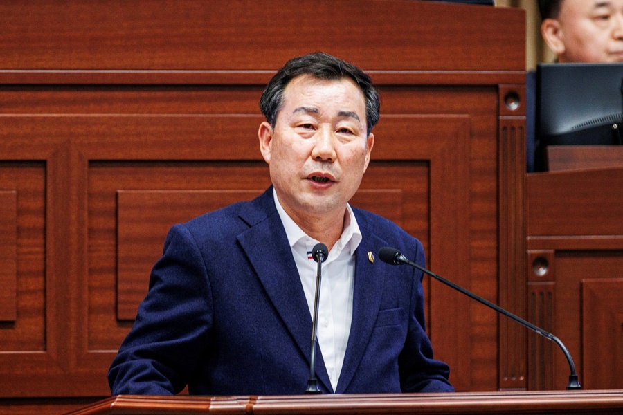 ▲ 경북도의회 김일수 의원(국민의힘·구미)은 6일 열린 제360회 임시회 본회의 5분 자유발언을 통해 국회에 상정된 이른바 대구경북 행정통합법안인 ‘대구경북특별시 설치 및 한반도 신경제 중심축 조성을 위한 특별법’의 조속한 제정을 강력히 촉구했다.ⓒ경북도의회