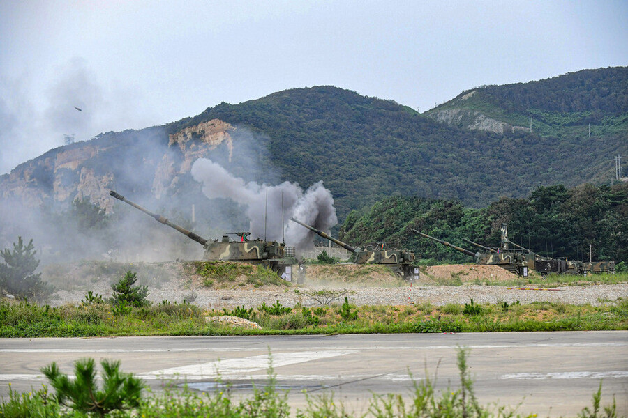 ▲ 인천 옹진군 백령도에서 군부대가 해상 포격 훈련을 하고 있다. ⓒ인천 옹진군 제공