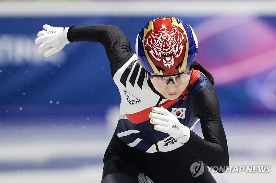 ▲ '살아있는 전설' 최민정을 앞세운 한국 쇼트트랙 대표팀이 혼성 계주에서 밀라노 올림픽 쇼트트랙 첫 메달 사냥에 나선다.ⓒ연합뉴스 제공
