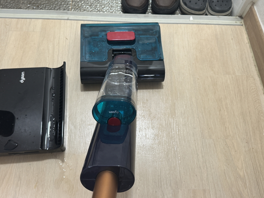 ▲ 이번에 체험한 다이슨의 클린앤워시 하이진 물청소기 ⓒ김재홍 기자