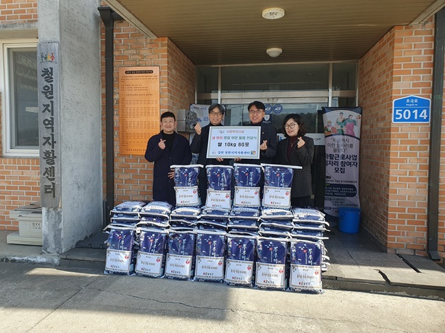▲ 유광종 철원 부군수가 설을 앞두고 관내 사회복지시설 5개소를 방문해 쌀10kg 100포의 기탁품을 전달했다. ⓒ철원군