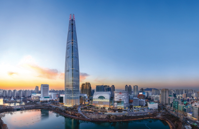 ▲ 레라가 구조설계를 맡고 롯데건설이 시공한 롯데월드타워. ⓒ롯데건설