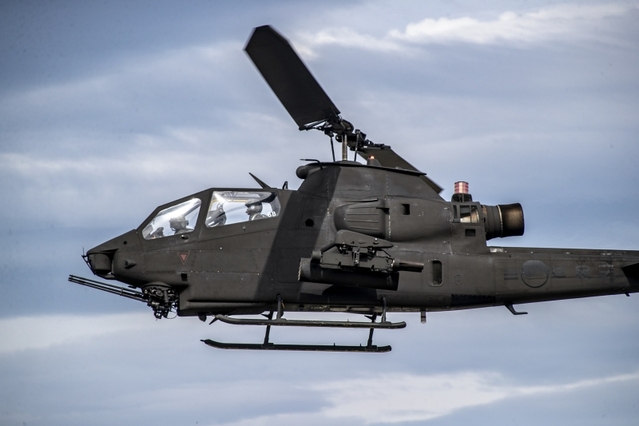 ▲ 2022년 9월 20일 경기도 포천 승진과학화훈련장에서 육군이 선보인 대규모 기동화력 시범에서 AH-1S 코브라 공격헬기가 기동하는 모습. ⓒ육군 제공