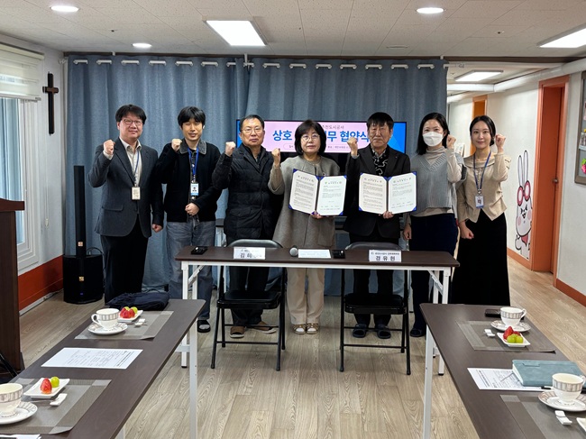 ▲ 춘천도시공사가 애민보육원과 아동·청소년의 건강한 성장과 체육활동 활성화를 도모하기 위해 업무협약(MOU)을 체결했다. ⓒ춘천도시공사