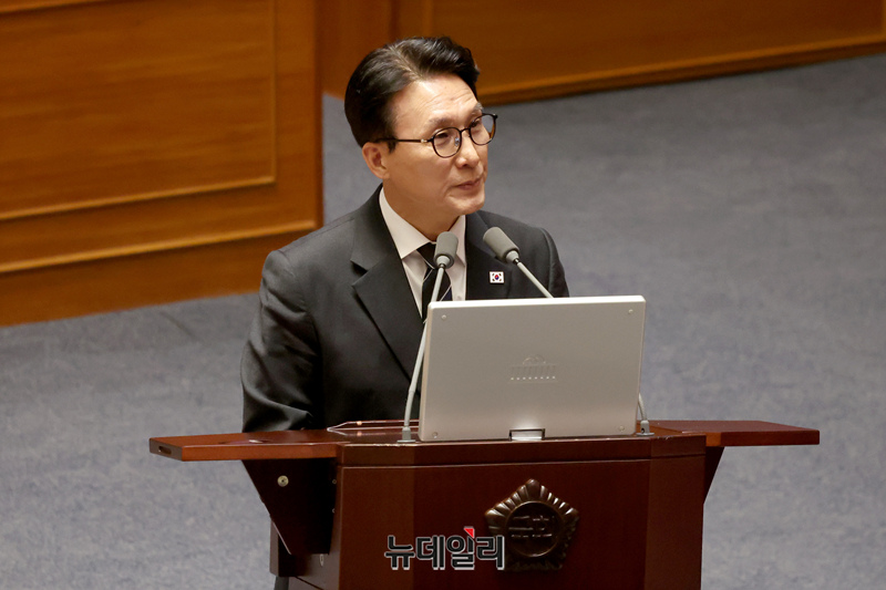 ▲ 김민석 국무총리가 9일 오후 국회에서 열린 본회의 정치·외교·통일·안보 분야 대정부질문에서 발언을 하고 있다. ⓒ 이종현 기자