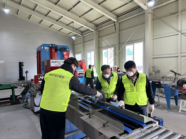 ▲ 북부지방산림청이 양묘시설 전반의 안전과 위생을 점검하고 근무환경을 개선하기 위해 9일부터 3일간 용문양묘사업소에서 '대청소의 날'을 실시한다. ⓒ북부지방산림청