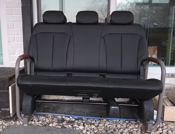 ▲ 차 폐시트 새활용 소파 ⓒ연합뉴스