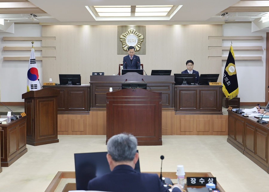 ▲ 영양군의회(의장 김영법)가 4일간의 임시회 일정을 마치고 농어민수당 지급 조례안 등 민생 관련 핵심 안건을 처리하며 지역 농촌 경제 활성화를 위한 입법적 토대를 마련해 주목받고 있다.ⓒ영양군의회