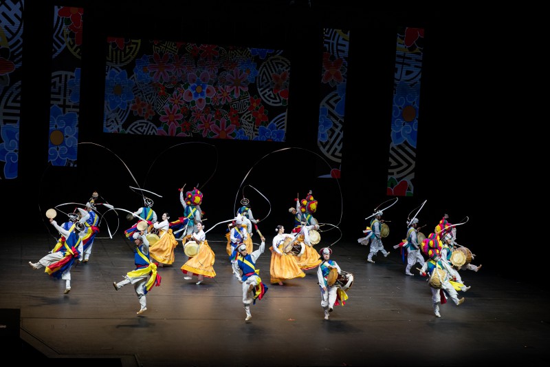 ▲ 국립국악원 설 공연 '설 마중 가세' 판굿과 장구춤.ⓒ국립국악원