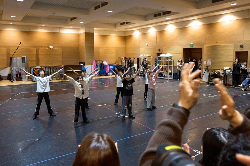 ▲ 2026 뮤지컬 '빌리 엘리어트'의 'Expressing Yourself' 시연 장면.ⓒ신시컴퍼니