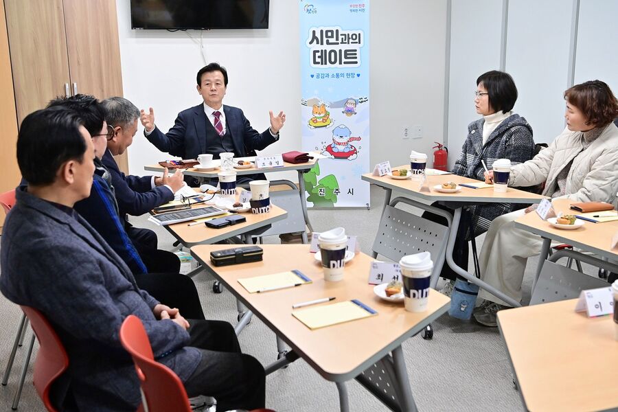 ▲ 조규일 진주시장은 9일‘2월 시민과의 데이트’ 행사로, 중앙지하도상가 입점자 대표들과 소통의 시간을 가졌다.ⓒ진주시