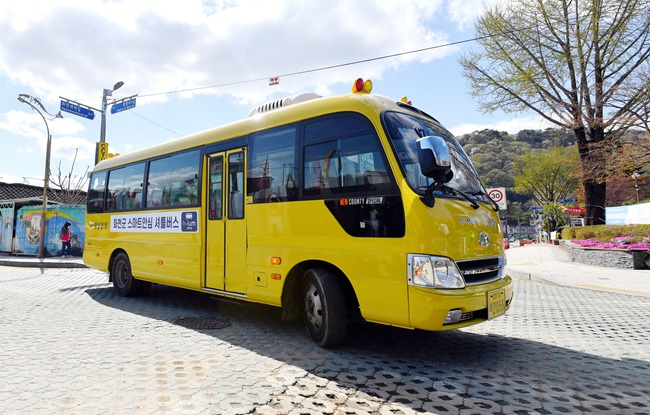▲ 화천군이 운영 중인 스마트 안심셔틀. 지난해에 이어 올해도 총 6대가 운행중이다. ⓒ화천군
