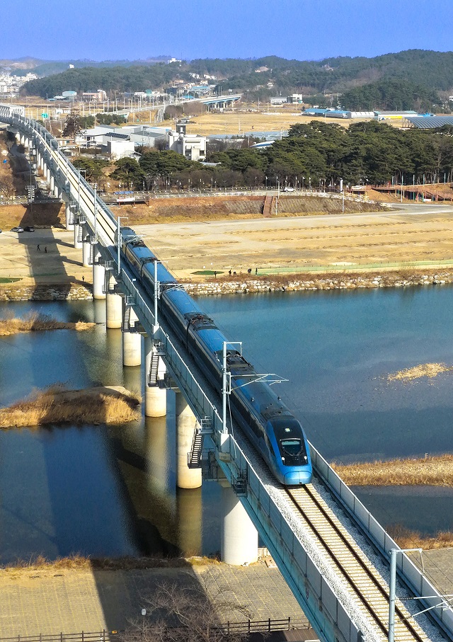 ▲ 지난해 12월 31일 개통된 KTX 전경.ⓒ울진군