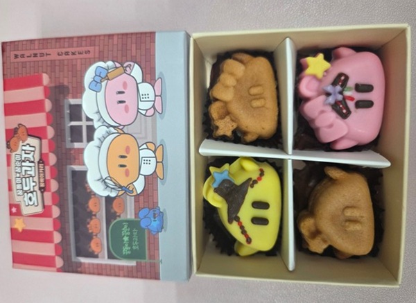 ▲ 전통장신구를 착용한 ‘꿈돌이 호두과자’ 설 한정판.ⓒ대전시