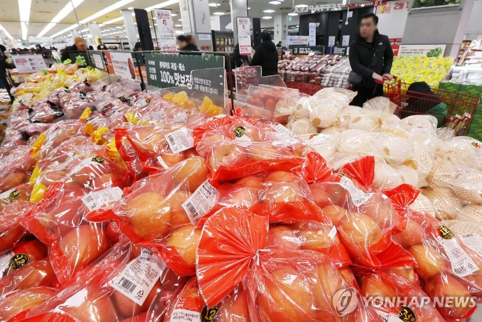 ▲ 8일 서울의 한 대형마트에 진열된 사과ⓒ연합뉴스