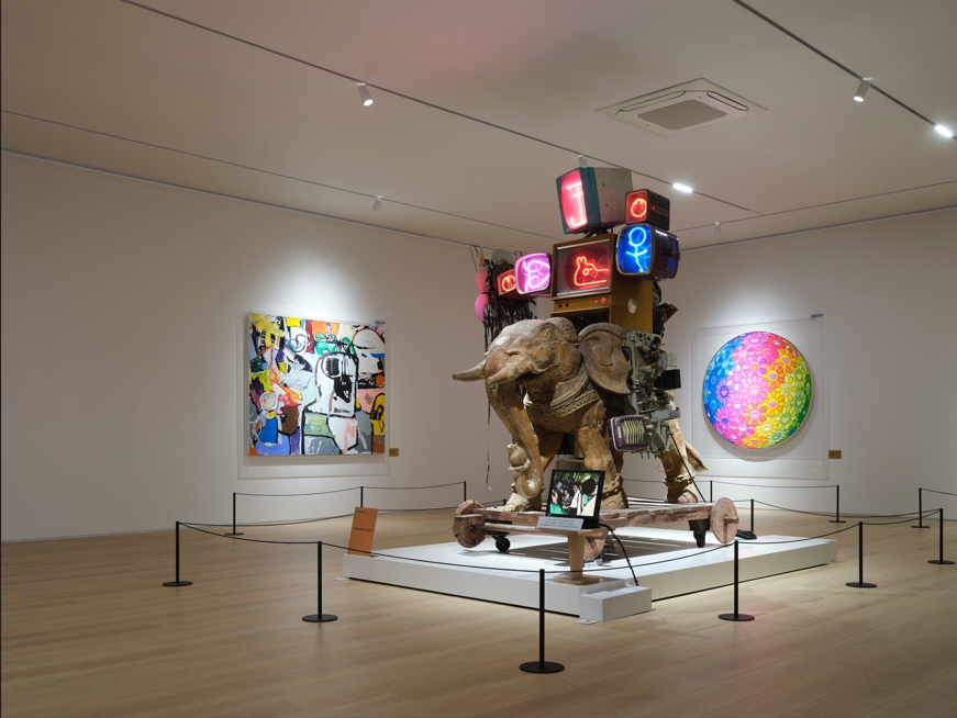 ▲ 두산위브더제니스 센트럴 천안 견본주택에 마련된 제니스 갤러리 내부. ⓒ두산건설