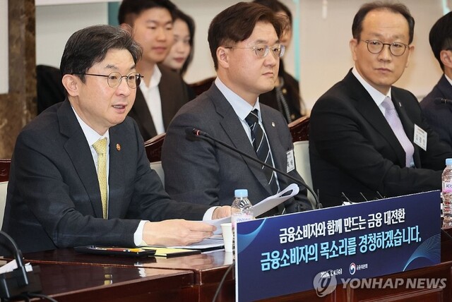 ▲ 금융당국이 150조원 규모의 국민성장펀드 투자 활성화를 위해 은행의 자본규제를 완화하고 참여 금융회사에 대한 면책을 추진한다. 사진은 이억원 금융위원장이 4일 서울 종로구 정부서울청사에서 열린 금융소비자 현장메신저 간담회에서 발언하는 모습. ⓒ연합뉴스