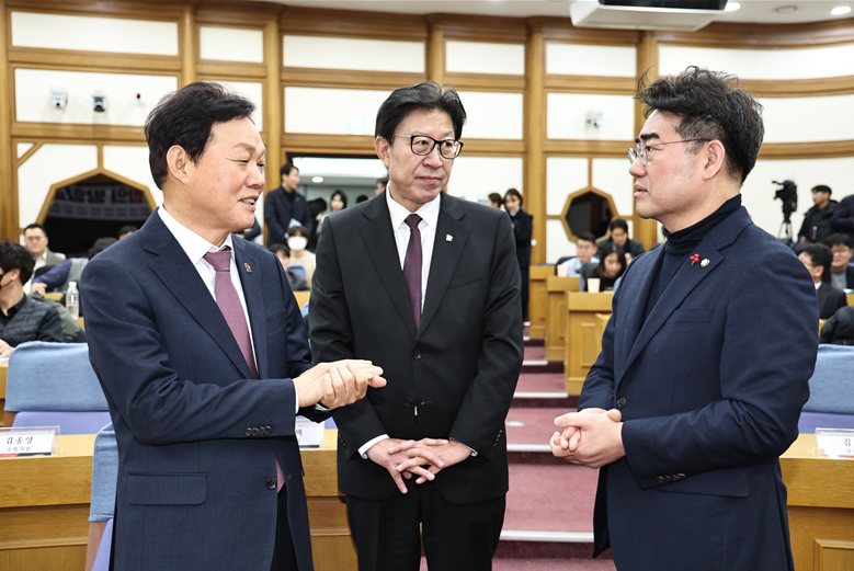 ▲ 왼쪽부터 박완수 경남지사, 박형준 부산시장, 이성권 국회의원.ⓒ경남도